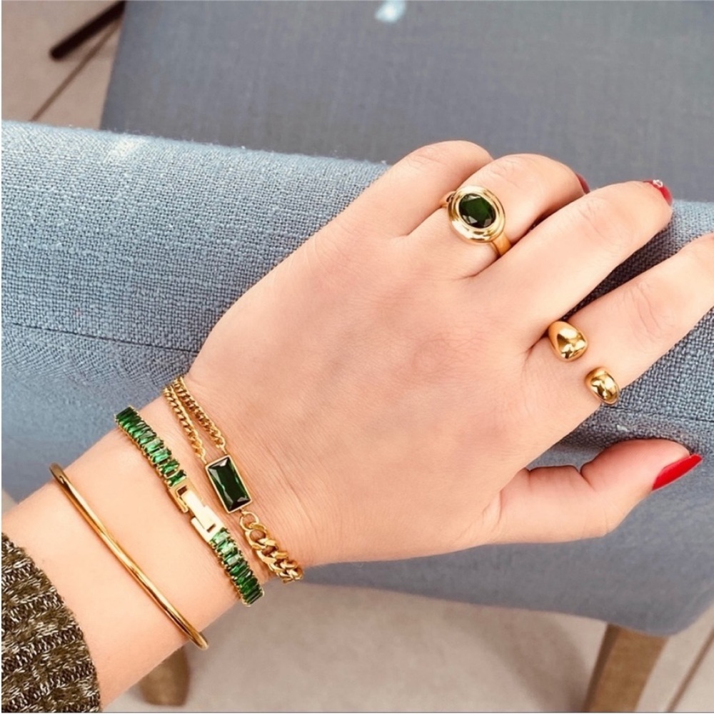 Green Stone Gold-Tone Oval Ring - Picture 6 of 10